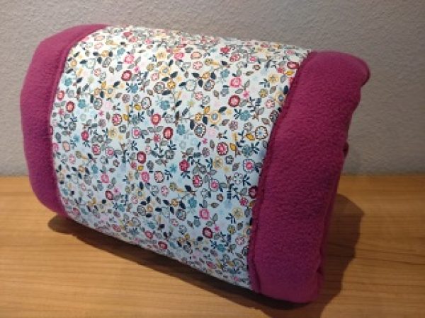 Kuschelrolle XL "Blümchen bunt / lila"